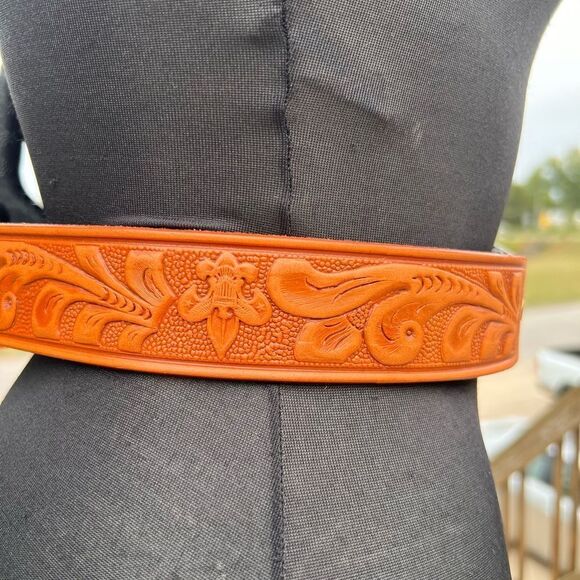 Western Style Tooled Leather Belt With Silver Peace Sign Unisex - Picture 4 of 8